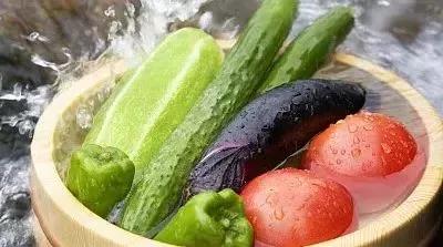 洗菜的誤區(qū) | 淘米水去農(nóng)殘？米都笑了…